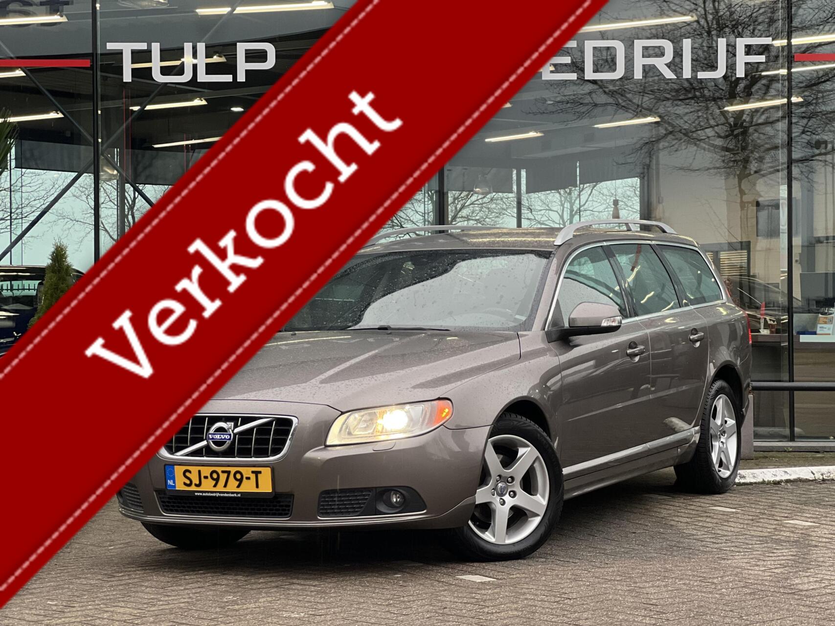 Volvo V70 2.4D Summum Airco clima Cruise Leder Memo Trekhaak 2009 - voorkant