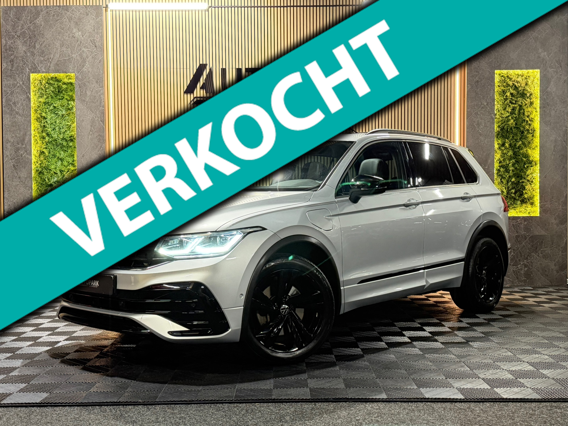 Volkswagen Tiguan Verkocht! 1.4 TSI eHybrid 3X R-Line PANO|IQ LIGHT|VIRTUAL|DEALER ONDERHOUDEN|TREKHAAK|NIGHTPAKKET|VOL! 2022 - voorkant