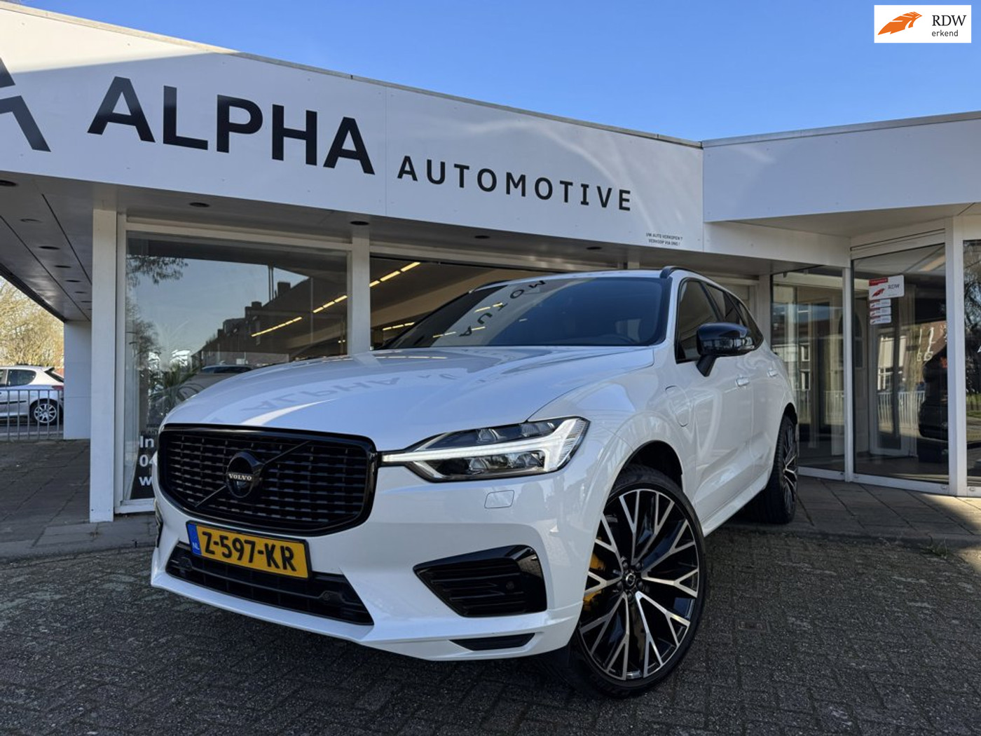 Volvo Xc60 2.0 Recharge T6 AWD Inscription / R-Design / Pano / Camera / HarmanKardon 2020 - voorkant