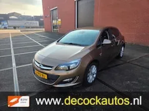 Opel Astra 1.4 Turbo Color Edition 2012 - voorkant