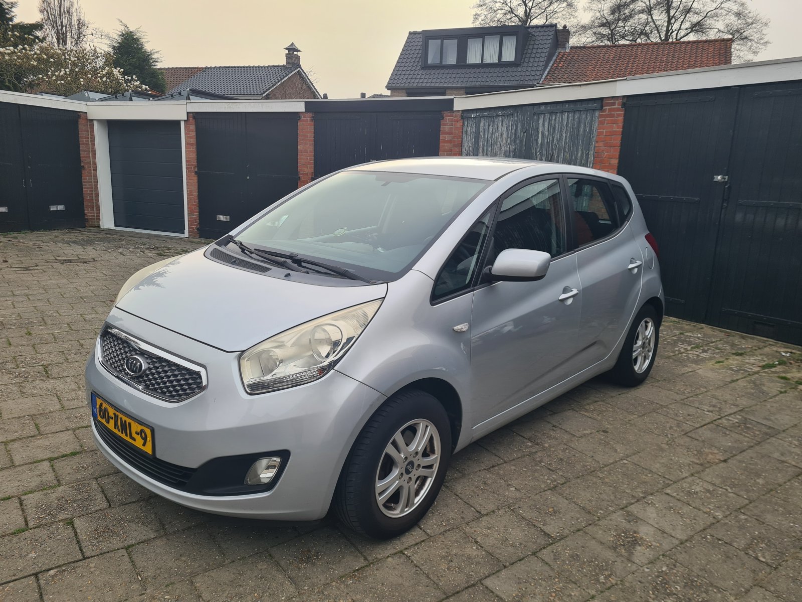 Kia Venga 1.4 CVVT X-tra 2010 - voorkant