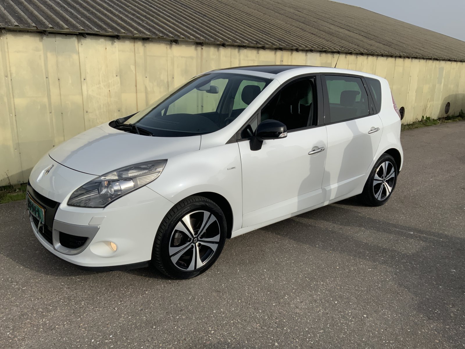 Renault Scénic 2.0 Bose 2011 - voorkant