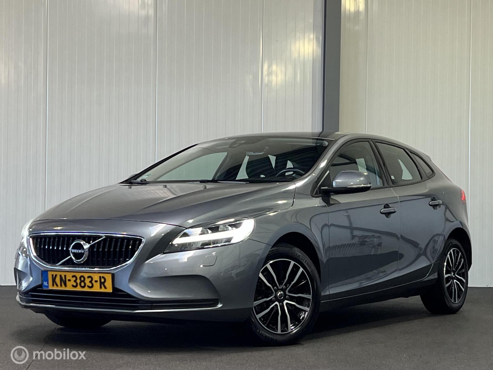 Volvo V40 2.0 D3 Nordic+ [ NAP 1ste eig. trekhaak LED ] 2016 - voorkant