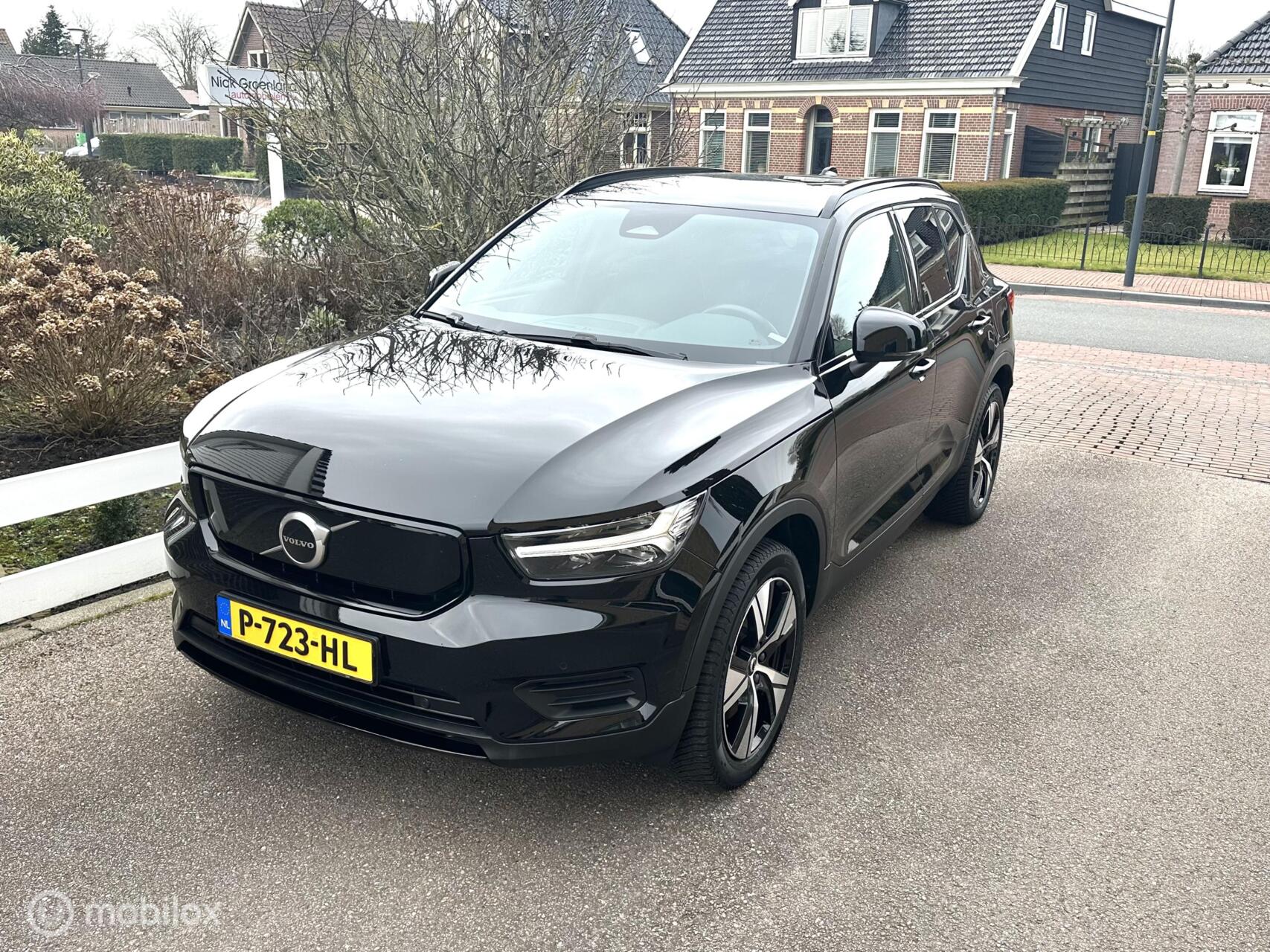 Volvo XC40 Recharge Twin Plus CARPLAY ACHTERUITRIJ CAMERA STOEL/STUUR VERWARMING WARMTEPOMP TREKHAAK INKLAPBAAR KEURIGE AUTO!! 2022 - voorkant
