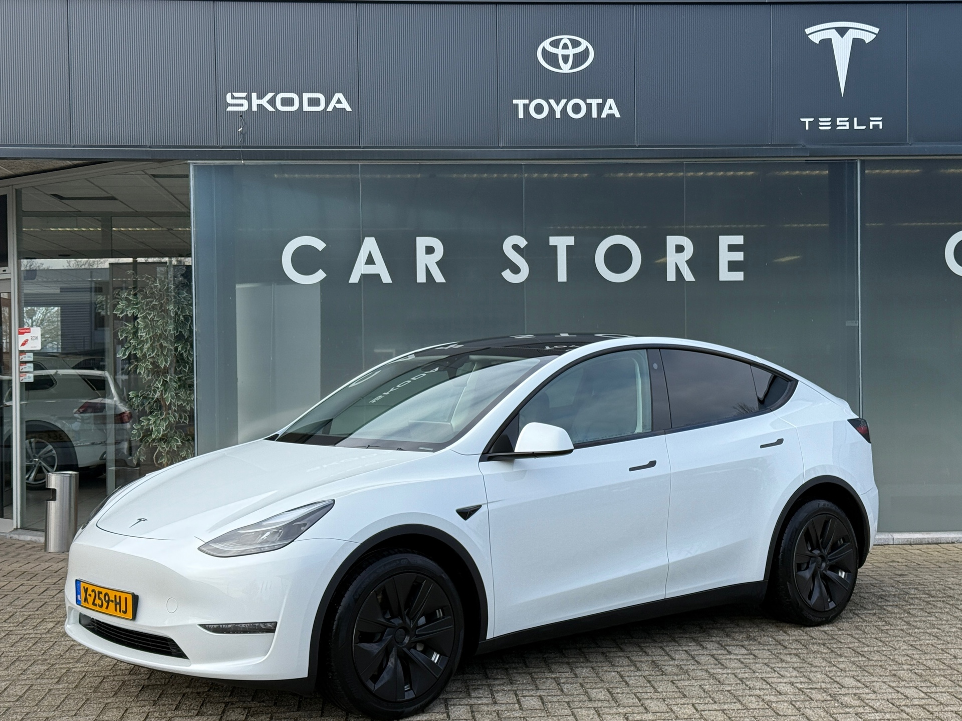 Tesla Model Y Long Range AWD 75 kWh 94% SOH Dealer Onderhouden 2023 - voorkant