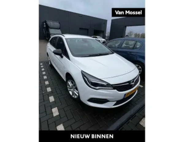 Opel Astra 1.2 Edition 2022 - voorkant