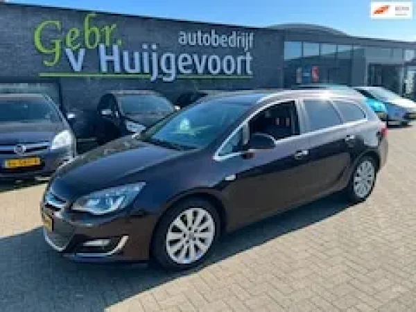 Opel Astra 1.7 CDTi Cosmo 2013 - voorkant