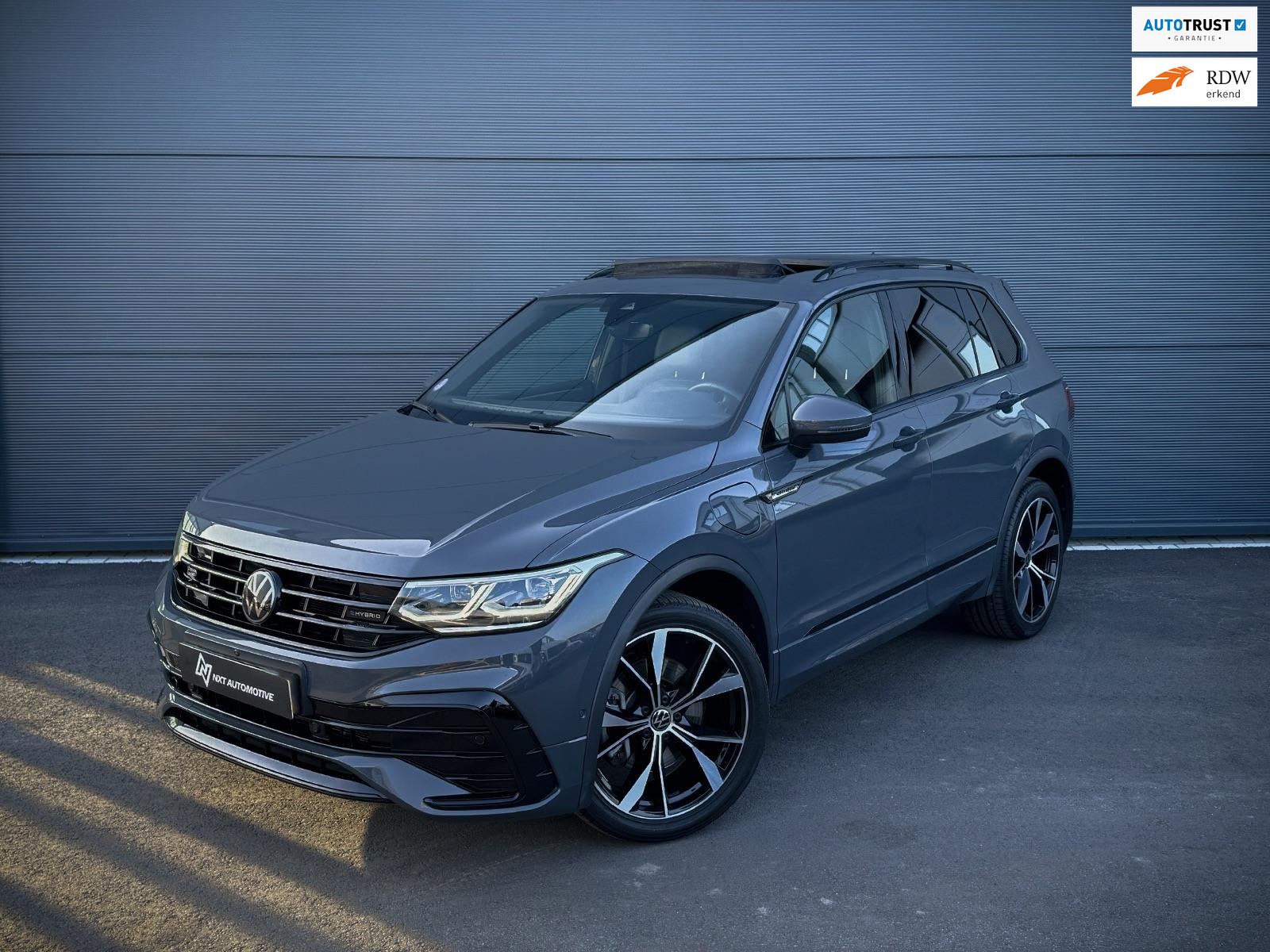 Volkswagen Tiguan 1.4 TSI eHybrid R-Line, Pano, IQ LED, Stuurverwarming, Trekhaak, ACC, Keyless, Achterbank verwarmd 2023 - voorkant