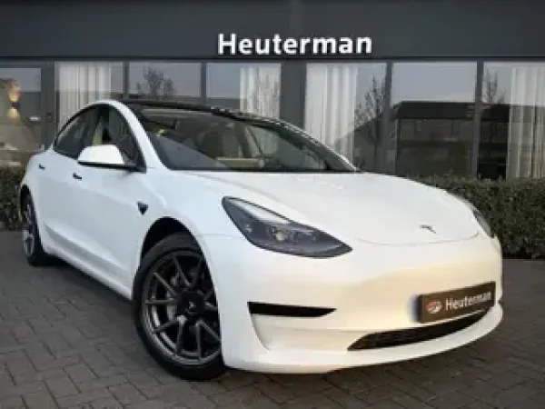 Tesla Model 3 Standard RWD Plus 60 kWh 2023 - voorkant