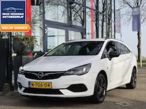 Opel Astra 1.2 Design & Tech 2021 - voorkant