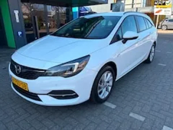 Opel Astra 1.2 Business Edition 2020 - voorkant