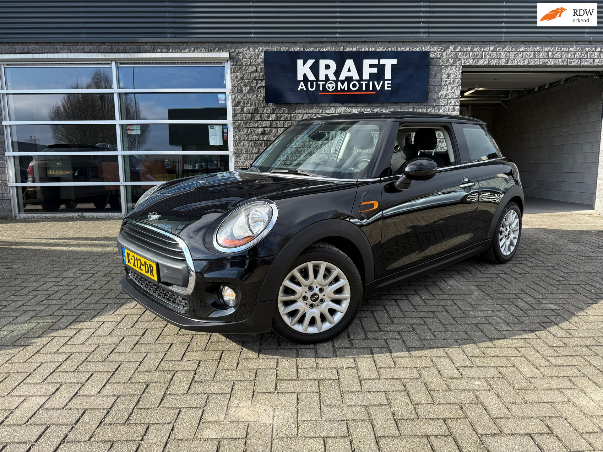 Foto van MINI ONE