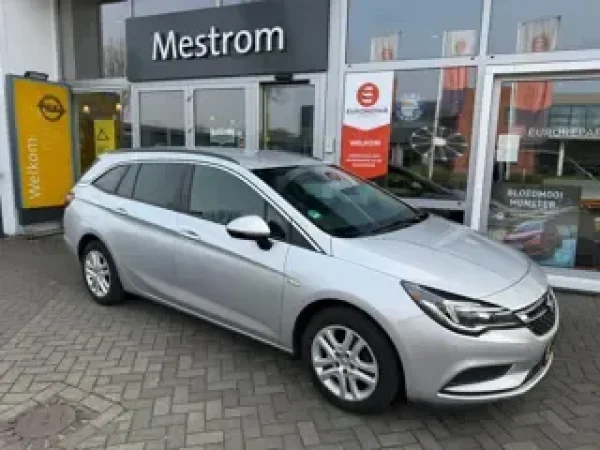 Opel Astra 1.4 Online Edition 2017 - voorkant
