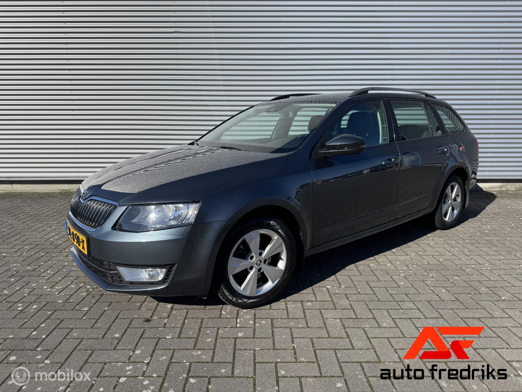 Skoda Octavia 1.4 TSI Ambition Businessline | Navigatie | Stoelverwarming 2014 - voorkant