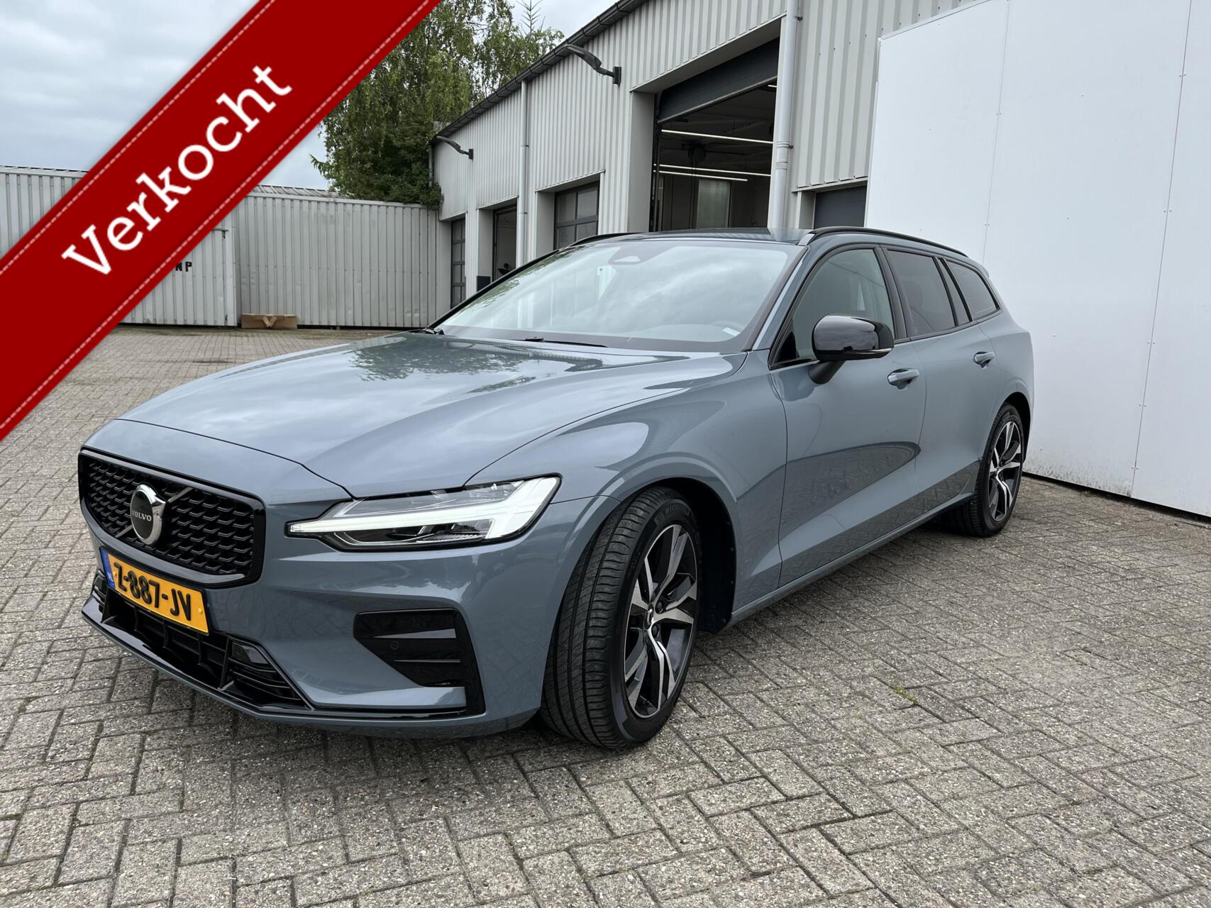 Volvo V60 2.0 B4 Plus Dark|ACC|Blis|Stoel/stuurverw.|trekh.|PAS V/A| 2024 - voorkant
