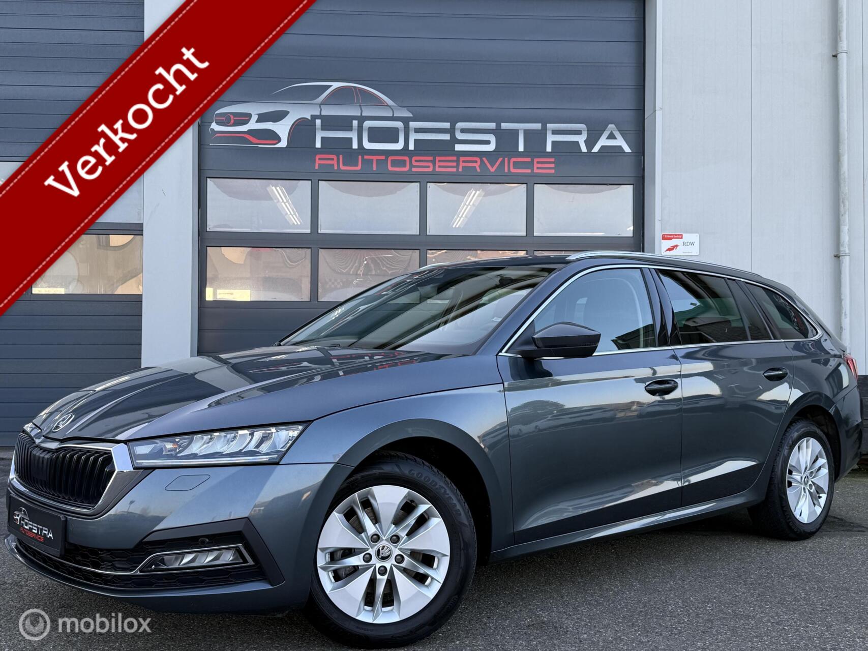 Skoda Octavia 1.0 TSI Stoelverw Camera Trekhaak CarPlay! 2021 - voorkant