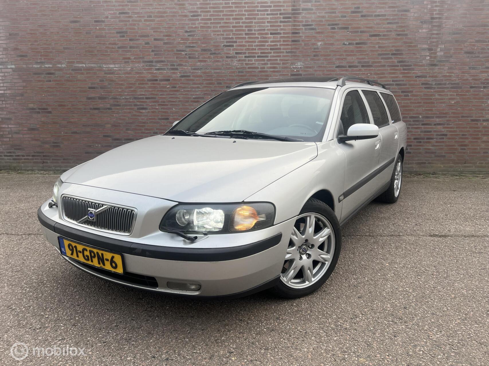 Volvo V70 2.4 D5 Geartronic |Automaat |Dakje |Leer |Apk 3-27 2004 - voorkant