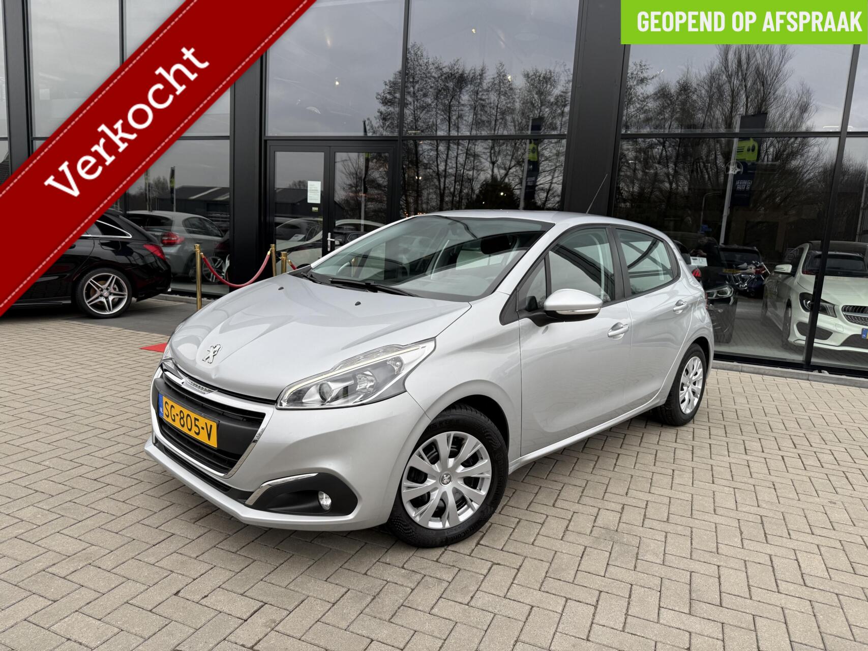 Peugeot 208 1.2 PureTech Blue Lion|Airco|Navi|NAP 2018 - voorkant