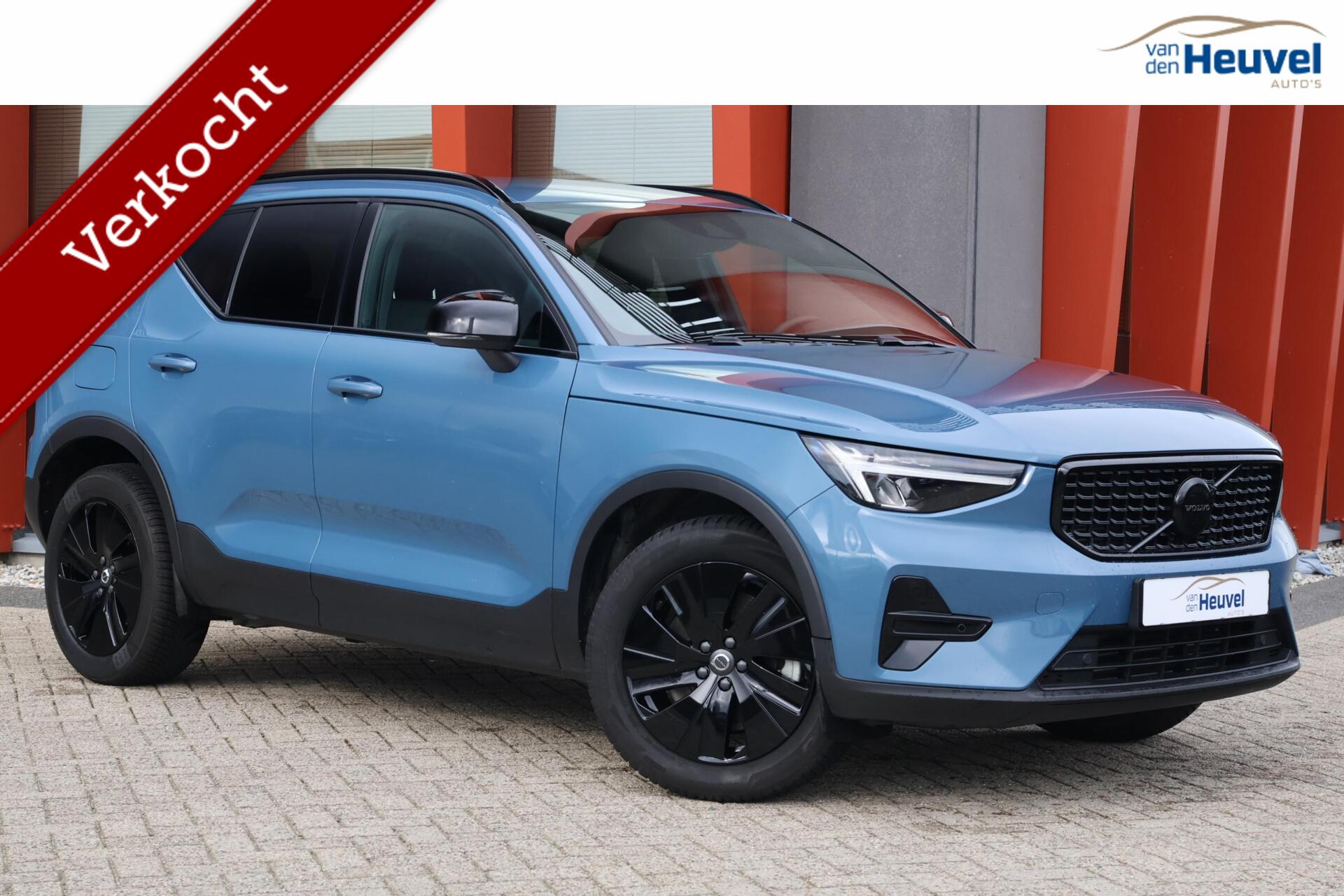 Volvo XC40 T5 Recharge Plus Dark | Stoelverwarming | Trekhaak | Parkeercamera | H/K | Glossy Black | Keyless 2022 - voorkant