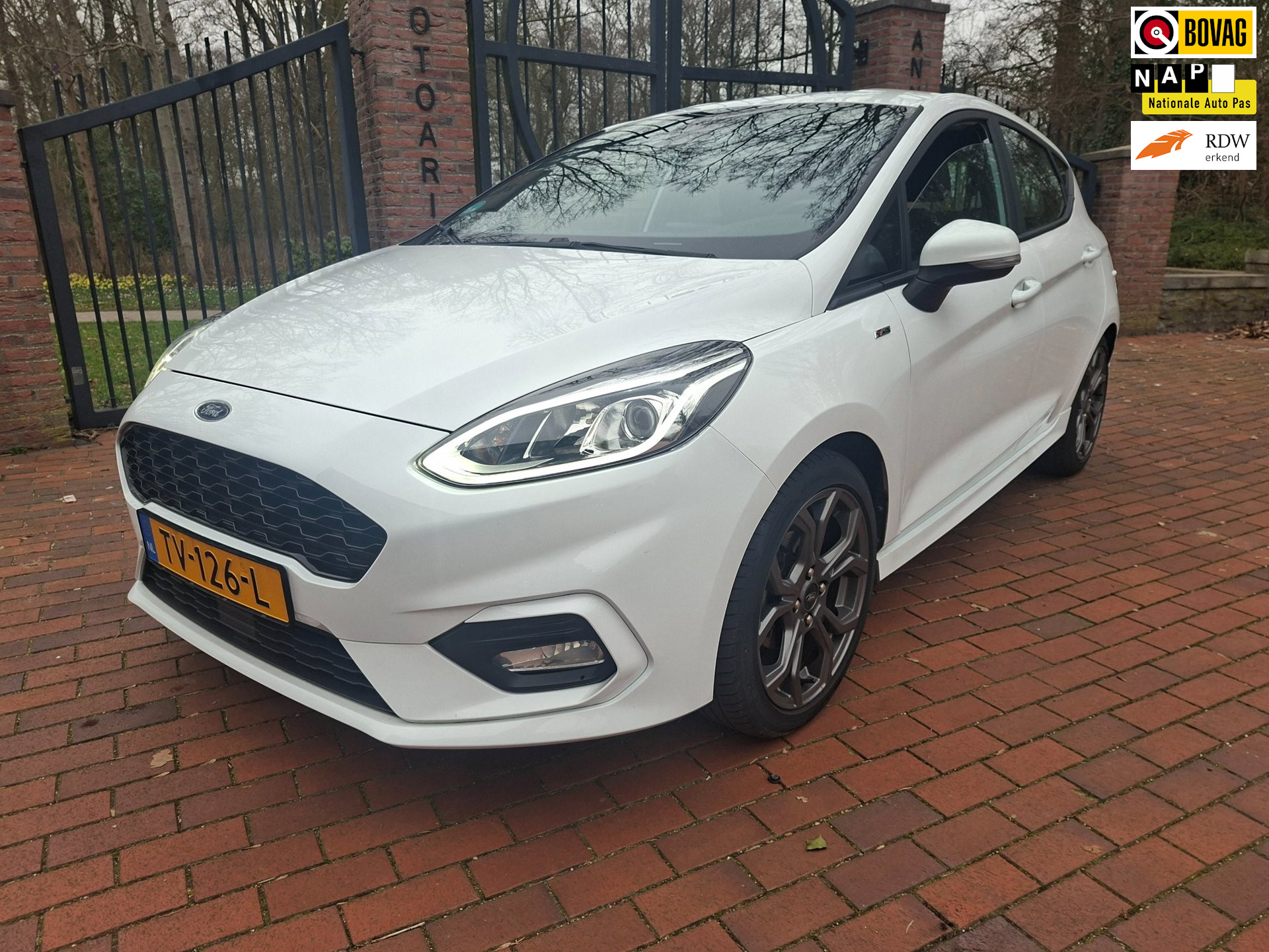 Ford Fiesta 1.0 EcoBoost ST-Line Cruise Clima Trekhaak 2018 - voorkant