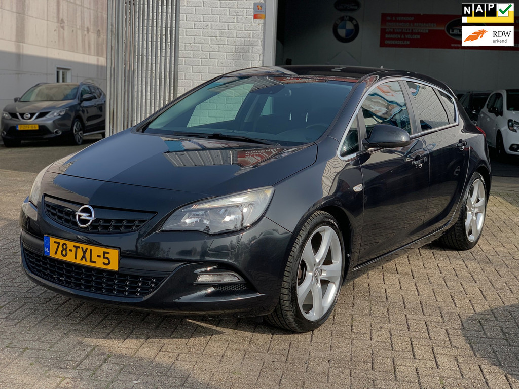 Opel Astra 1.4 Turbo Color Edition 2012 - voorkant