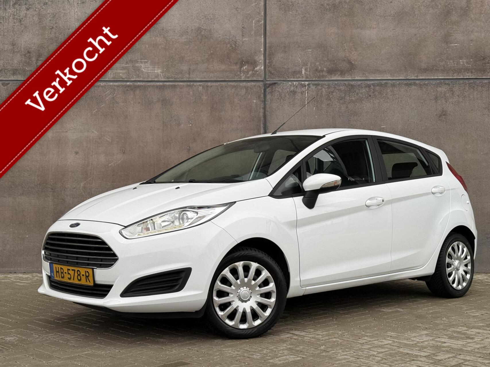 Ford Fiesta 1.0 White Edition Navigatie | Riem vervangen | Cruise control | Airco | 5 Deurs | 2015 - voorkant