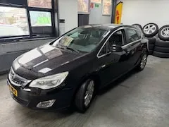 Opel Astra 1.6 Turbo Cosmo 2010 - voorkant