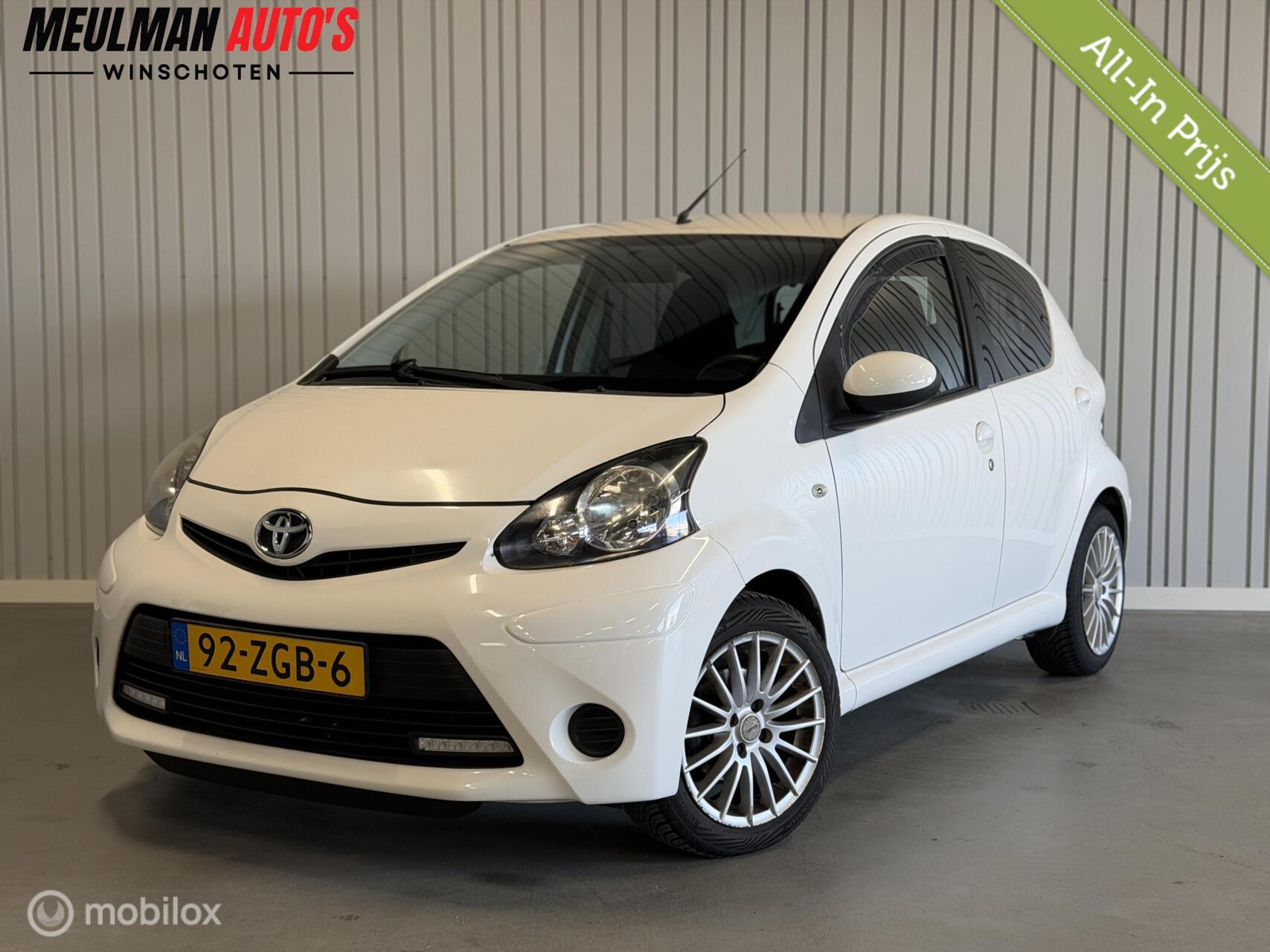 Toyota Toyota Aygo 1.0 VVT-i Aspiration 2012 - voorkant