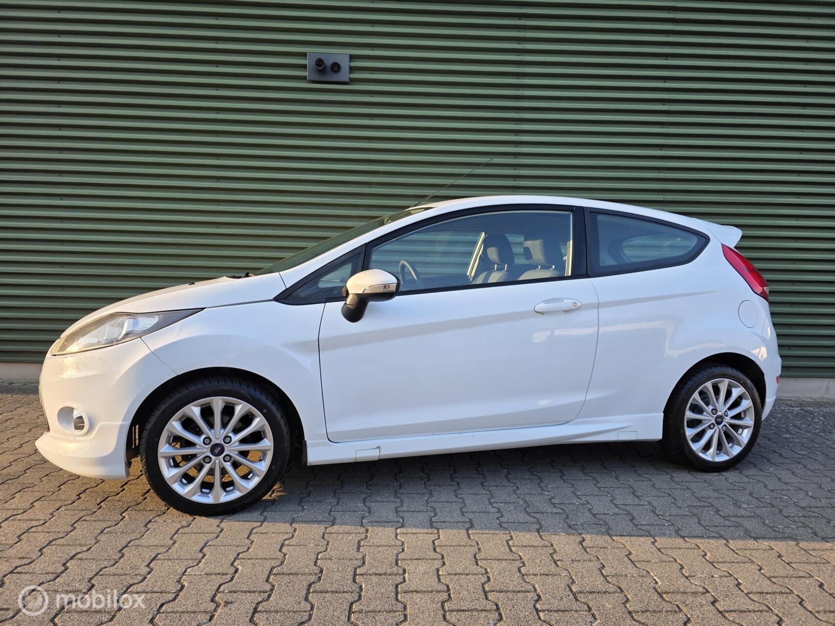 Ford Fiesta 1.25 Titanium|Sportief|Airco|Aux|Netjes| 2010 - voorkant