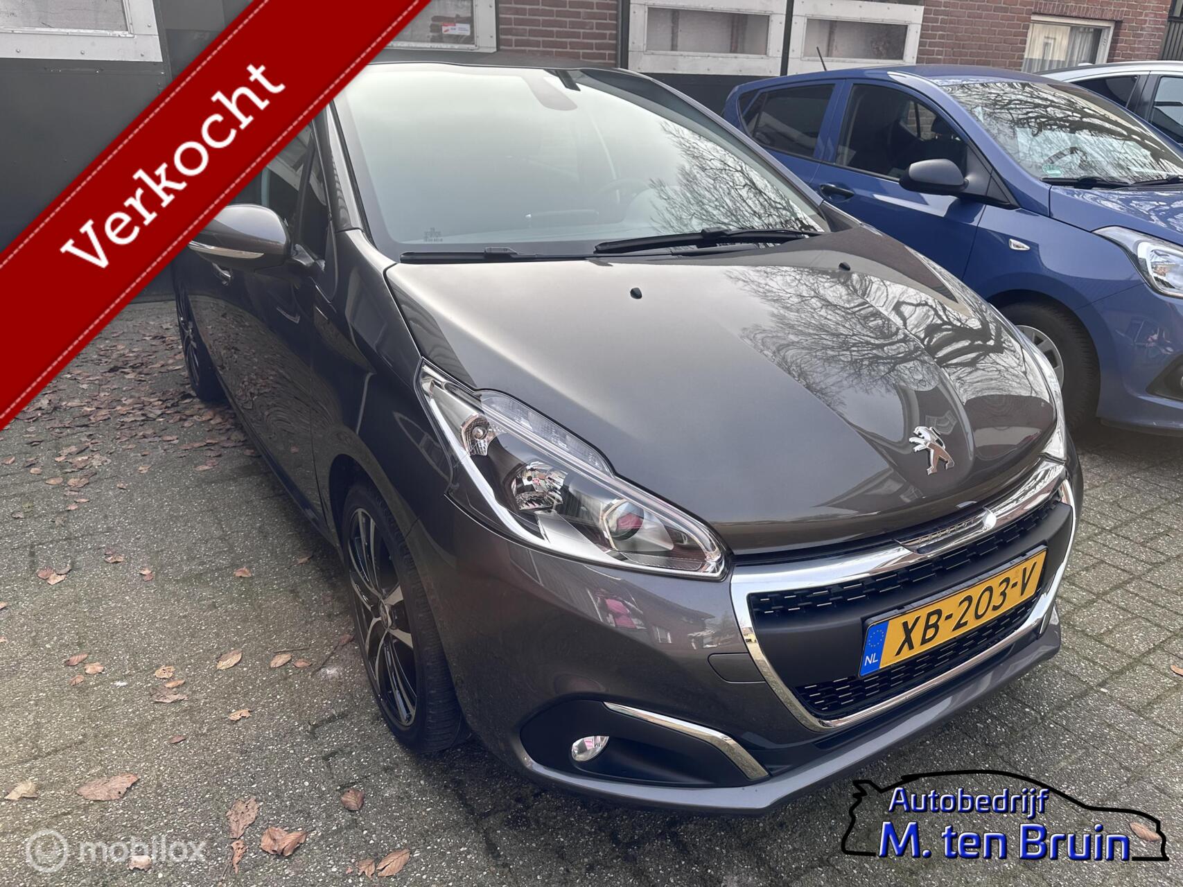 Peugeot 208 1.2 PureTech Signature Apple Carplay/Android Auto/Navi/DAB/All Seasons/17" 2018 - voorkant