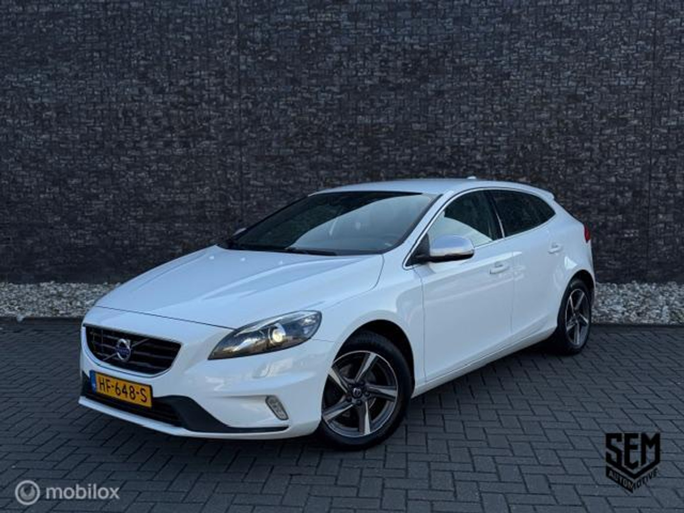 Volvo V40 2.0 D2 R-Design 2015 - voorkant