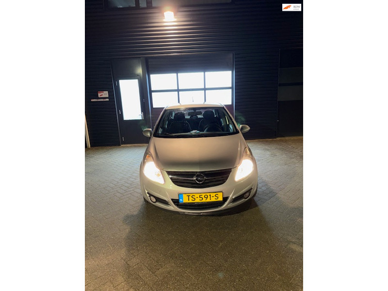 Opel Corsa 1.2-16V Cosmo 2009 - voorkant