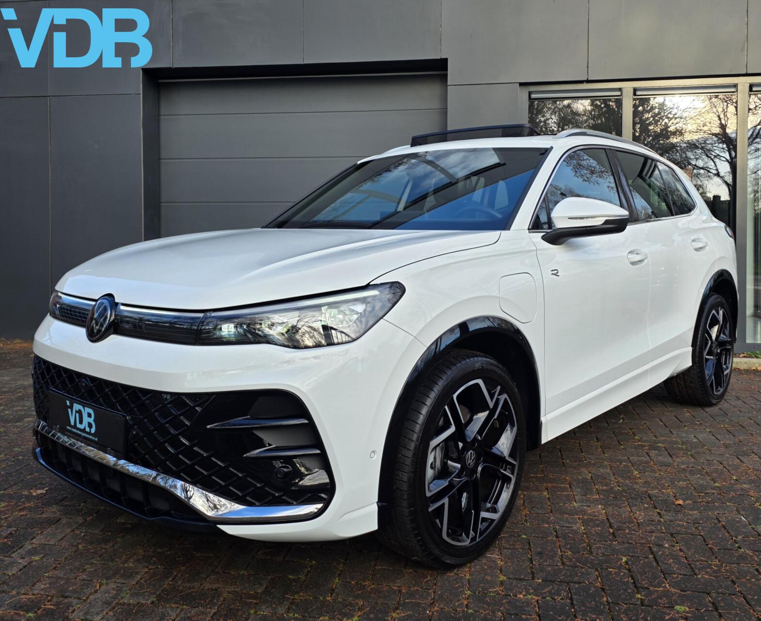 Volkswagen Tiguan 1.5 eHybrid R-Line 272PK LEDER MEMORY VOL 2024 - voorkant