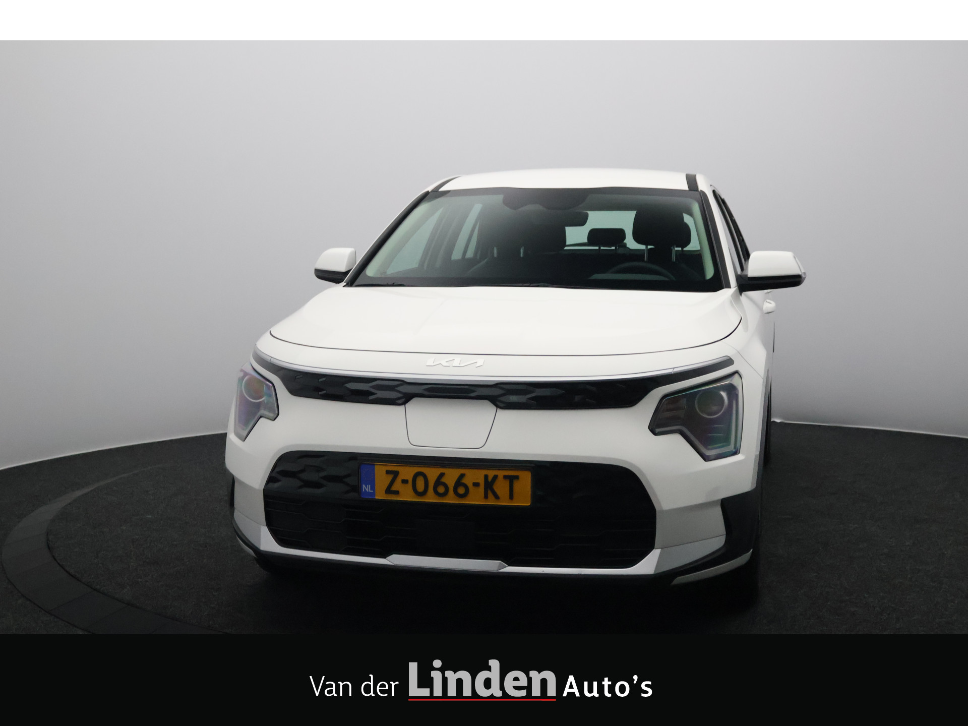 Kia Niro Light Edition 64.8 kWh SOH 100 % | 18000KM | Camera | Carplay&Android | Navigatie 2024 - voorkant
