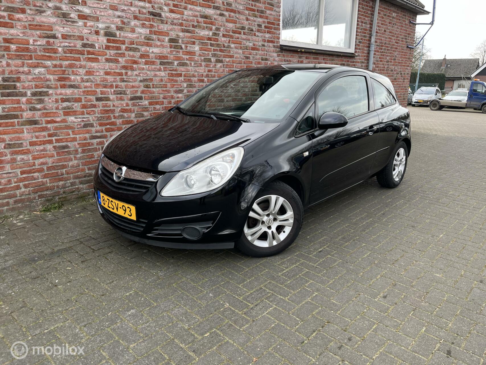 Opel Corsa 1.4-16V Enjoy 2008 - voorkant