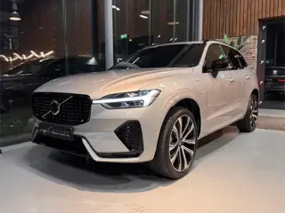Volvo Xc60 2.0 T6 Plug-in hybrid AWD Essential Bright 2022 - voorkant