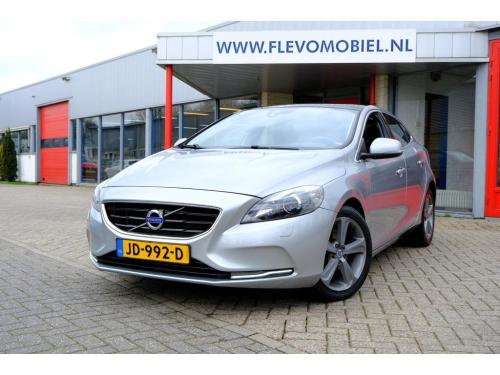 Volvo V40 2.0 T3 Nordic+ 2016 - voorkant
