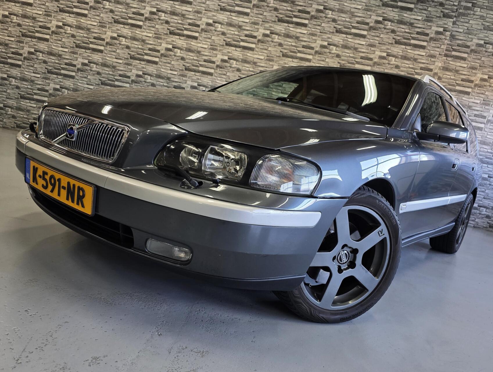 Volvo V70 2.5 T Geartronic Titanium *Automaat* APK Jan 2027! 2003 - voorkant
