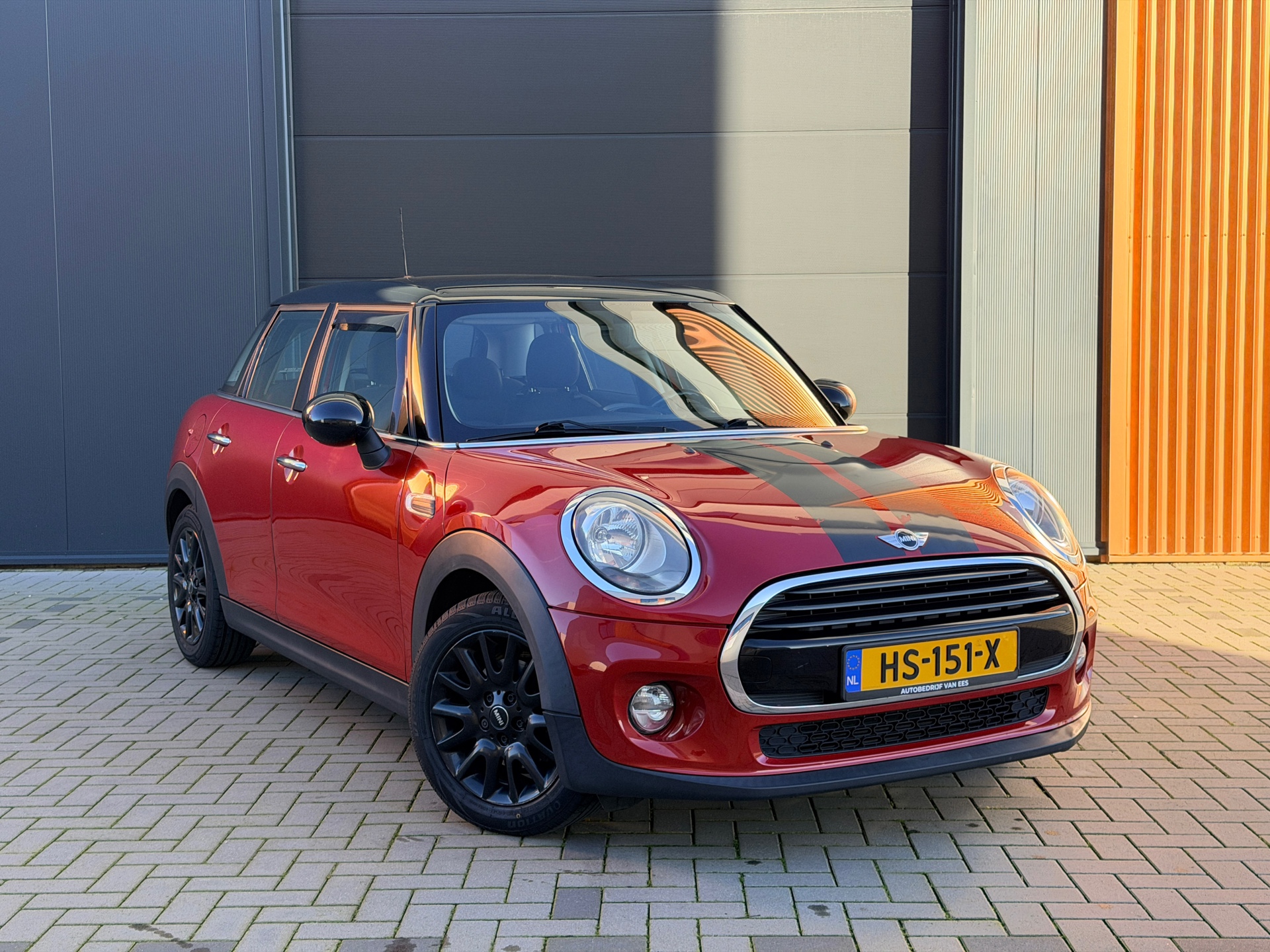 Foto van MINI COOPER