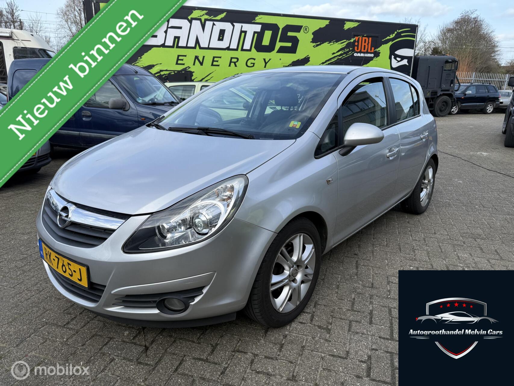 Opel Corsa 1.2-16V Selection 2009 - voorkant