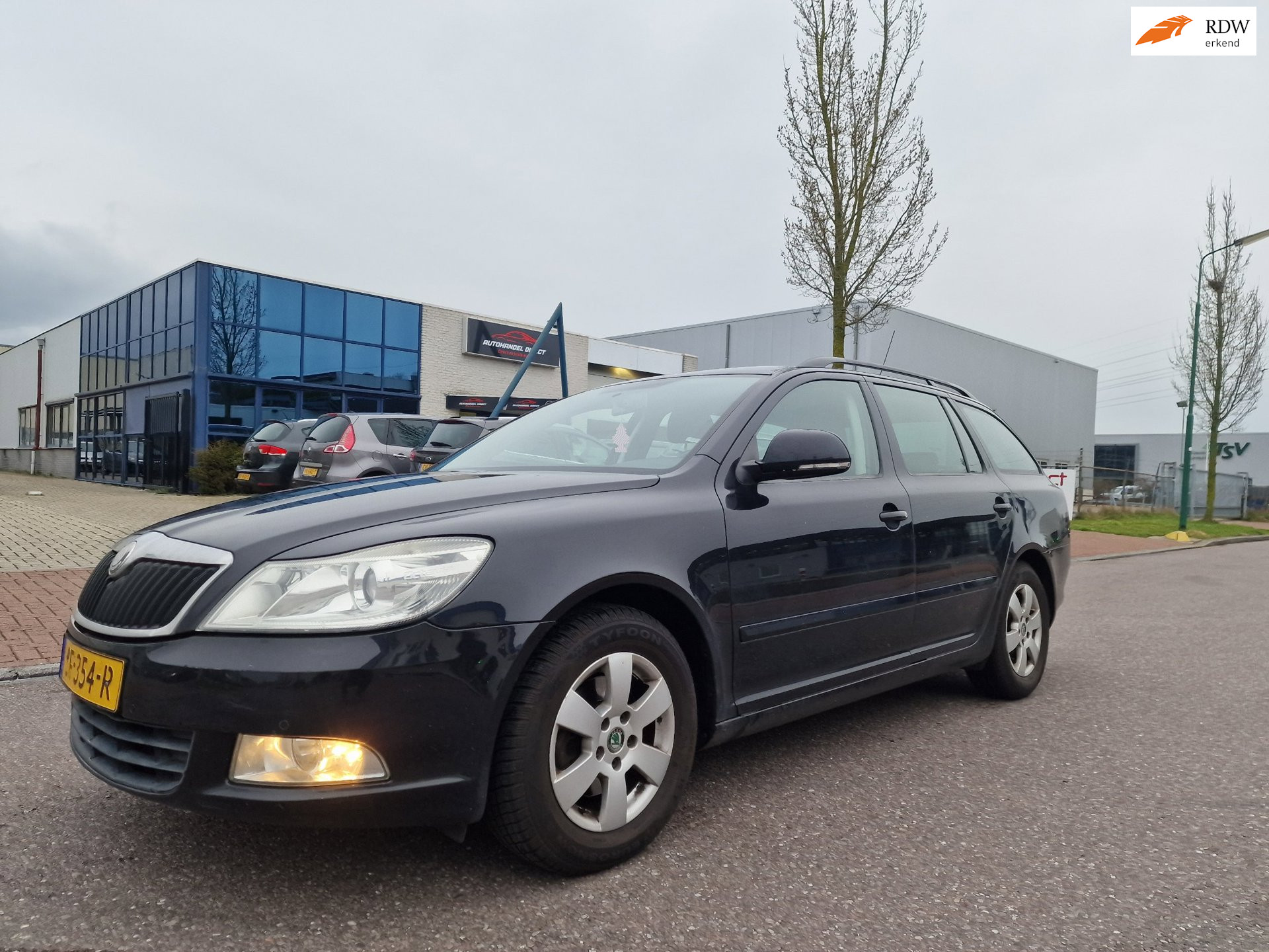 Skoda Octavia 1.8 TSI Elegance PSENSOR CRUISE TREKHAAK 2 X SLEUTELS 2010 - voorkant