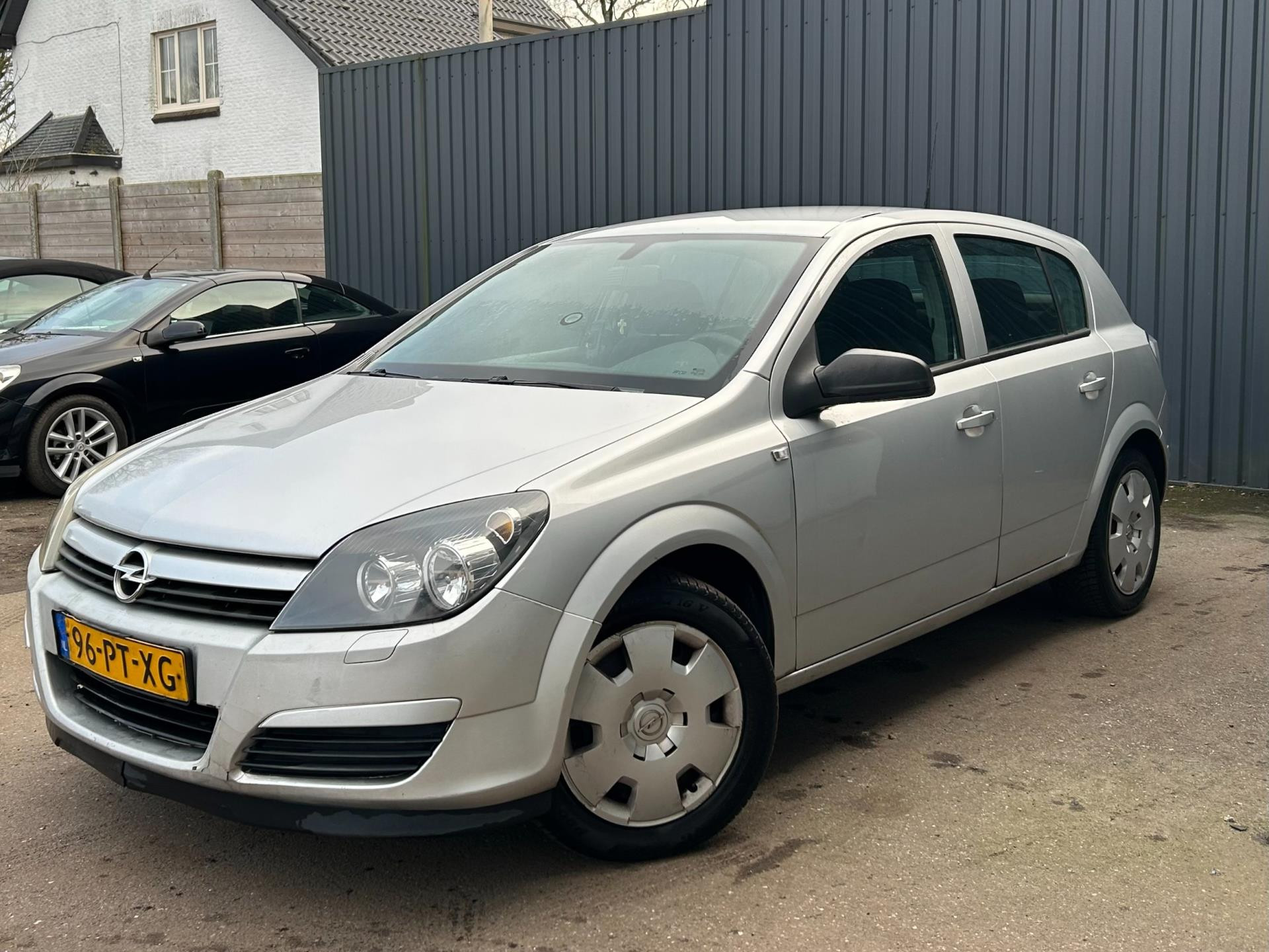 Opel Astra 1.6 Enjoy EXPORT OF HANDEL 2004 - voorkant