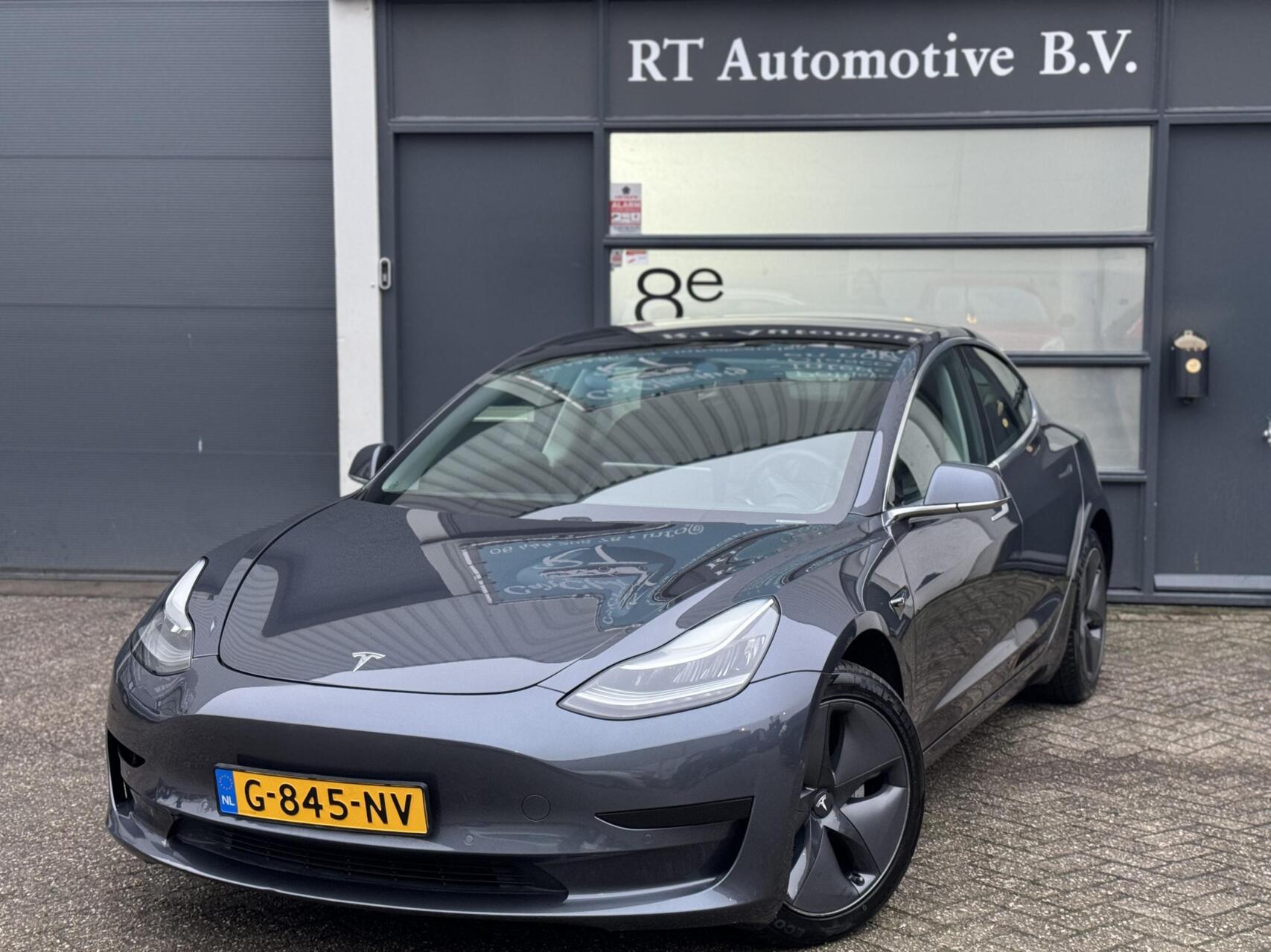 Tesla Model 3 Standard RWD Plus 60 kWh Pano / Autopilot 2019 - voorkant