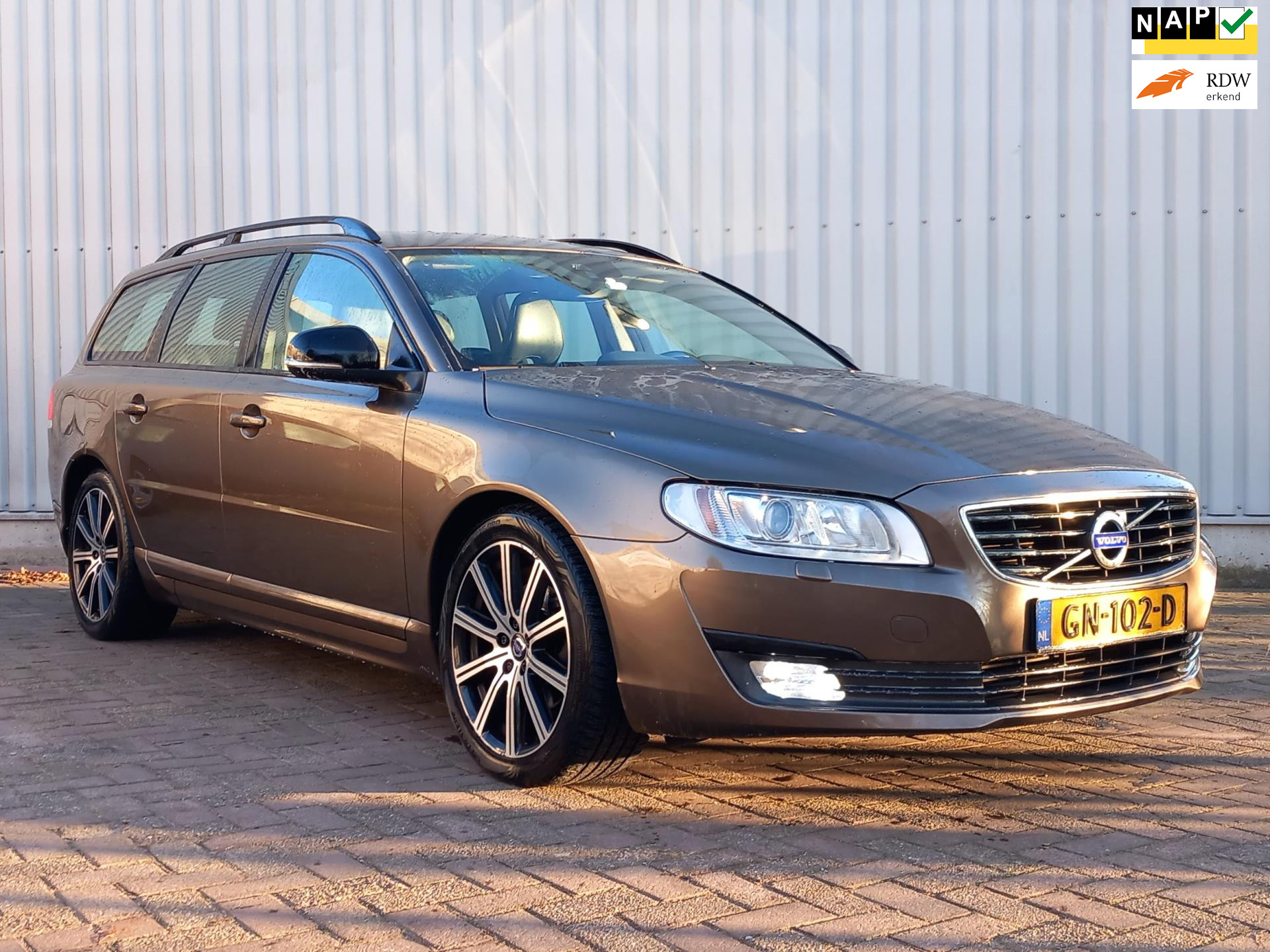 Volvo V70 2.0 D4 Summum Trekhaak 2015 - voorkant