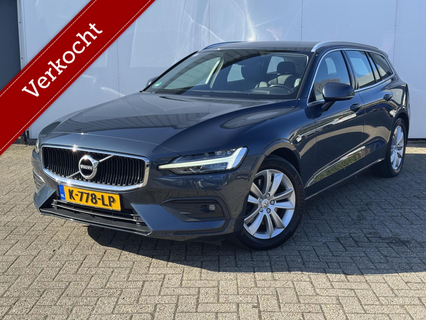 Volvo V60 2.0 B4 Momentum +|ACC|verw.stoel/stuur|el.bed.stoelen|PAS V/A|HK Audio| 2021 - voorkant