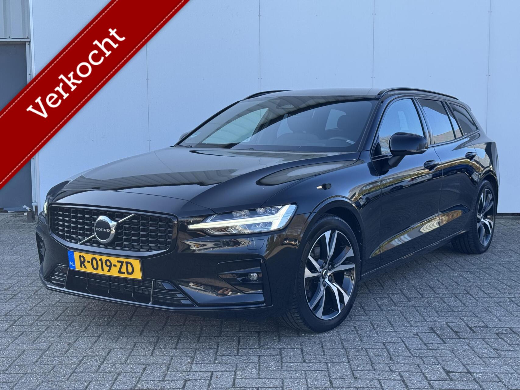 Volvo V60 2.0 B4 R-Design|ACC|el.bed.sport.st|Blis|Trekh.|MJ.2023 2022 - voorkant