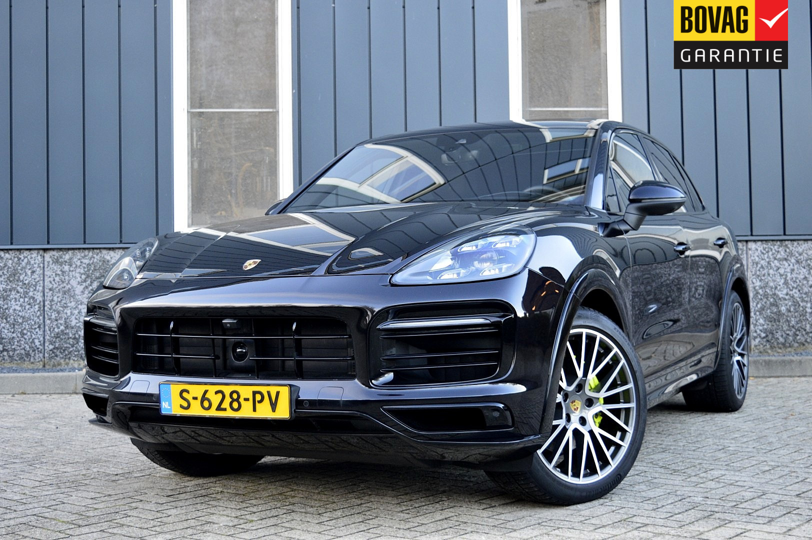 Foto van PORSCHE CAYENNE E-HYBRID