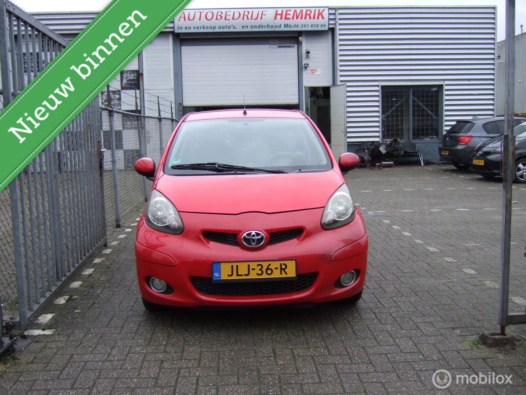 Toyota Toyota Aygo 1.0-12V Aspiration Green 2009 - voorkant