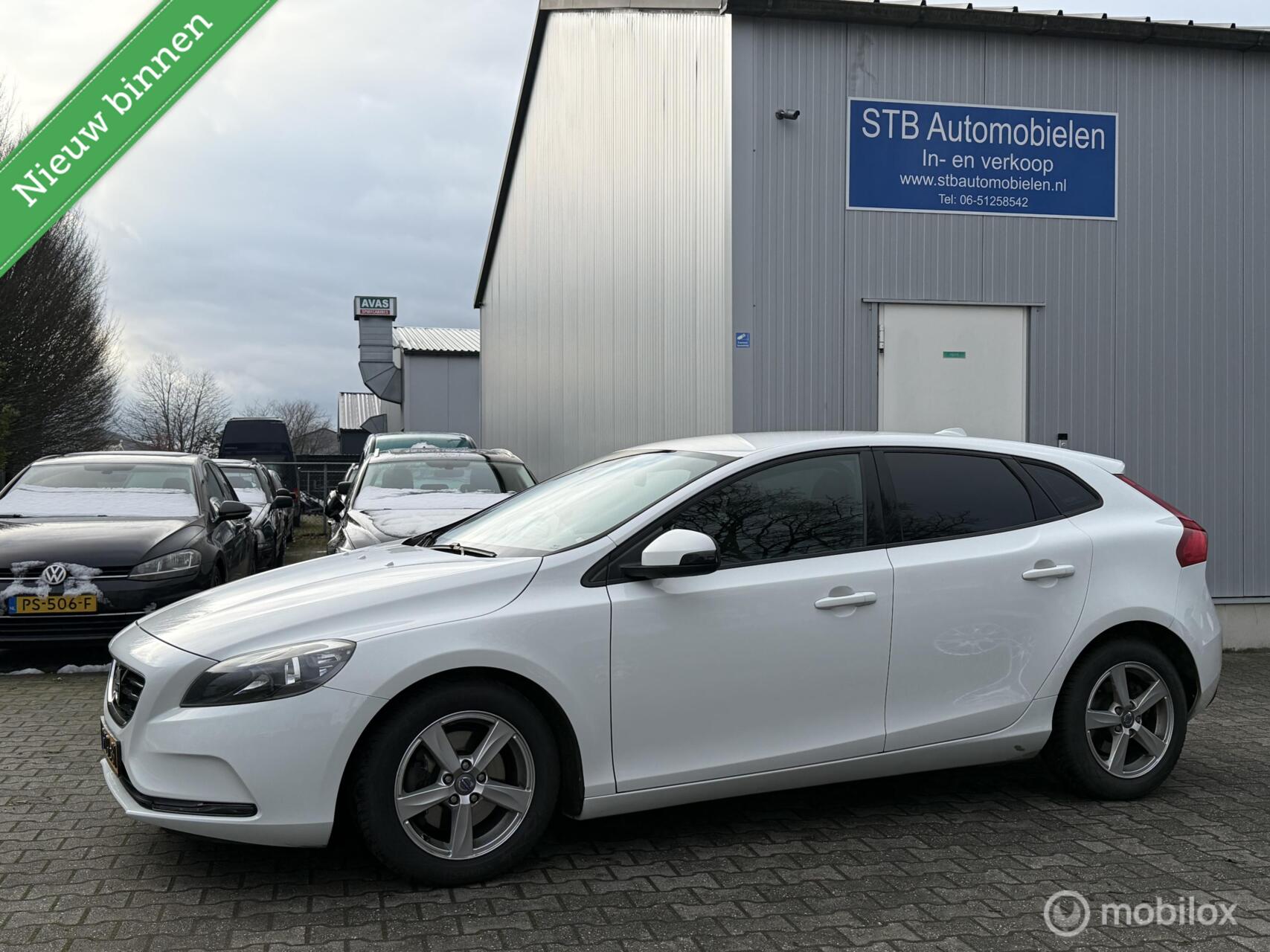 Volvo V40 1.6 T3 Momentum, Navi, Stoelverwarming 2013 - voorkant