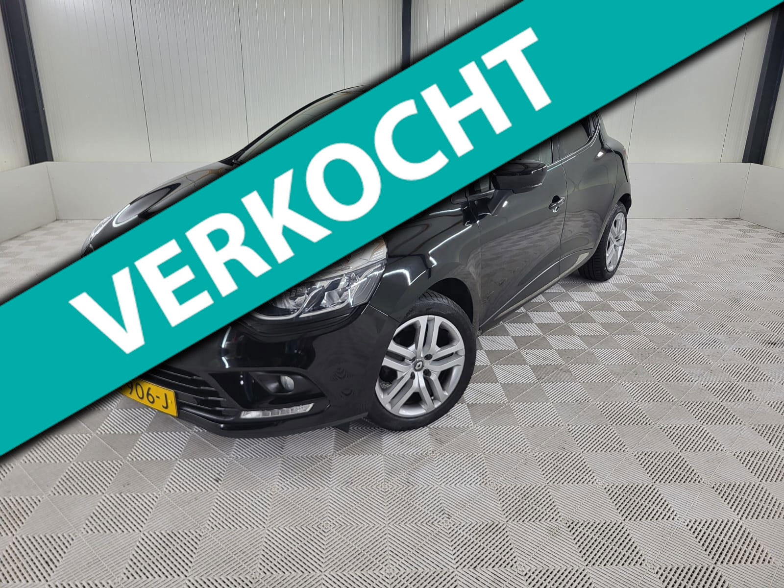 Renault Clio 0.9 TCe  Limited, Trekhaak, Navigatie, Parkeersensoren 2017 - voorkant
